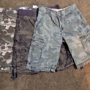 Three EUC Casual Camo Cargo Shorts. All three have back, side,andmed-legpockets.